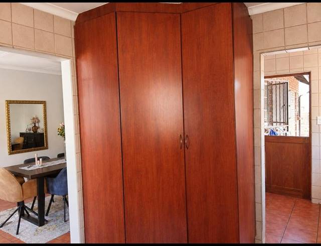 4 BEDROOM HOUSE FOR SALE IN THATCHFIELD